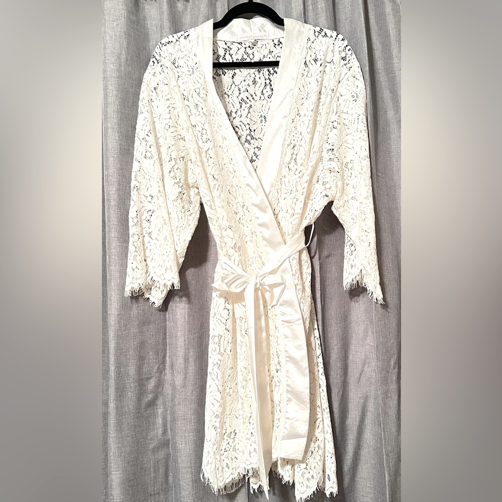 Ivory Lace Bridal Robe